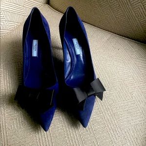 Never worn - blue Prada pumps beautiful black bow